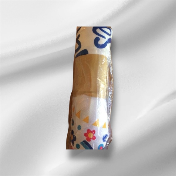 NWT “Sunshine On My Shoulders Makes Me Happy” Round Beach Wrap/Towel - Picture 9 of 9